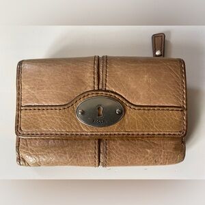 Vintage Fossil Leather Trifold Wallet Keyhole Hardware Brown Y2K Maddox